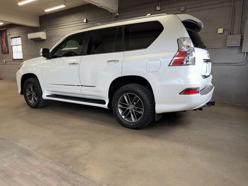 Used 2018 Lexus GX 460 Premium w/ Premium Package AWD/4WD image 2