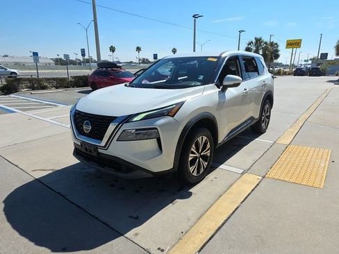 Used 2021 Nissan Rogue SV image 9