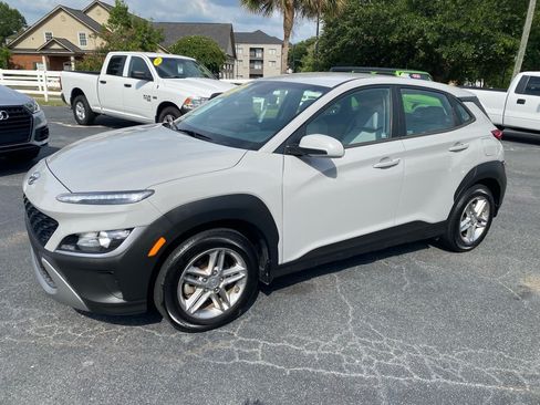 Used 2022 Hyundai Kona SE FWD image 1
