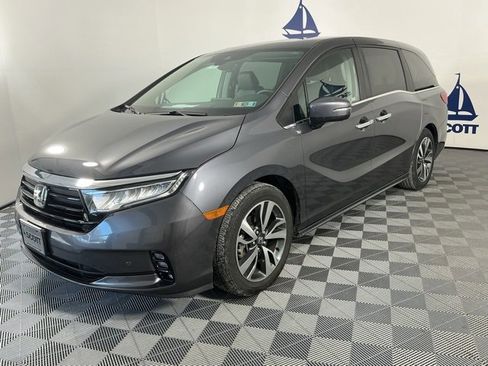 Certified 2023 Honda Odyssey Touring image 3