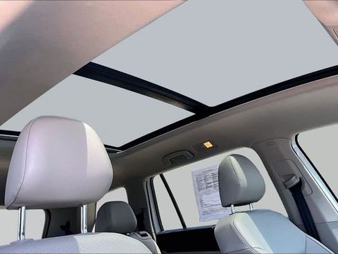 Used 2019 Volkswagen Atlas SE w/ Panoramic Sunroof Package AWD/4WD image 28