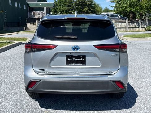 Used 2022 Toyota Highlander XLE AWD/4WD image 7