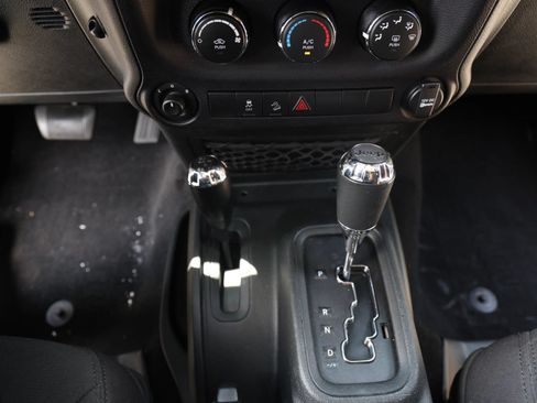 Used 2018 Jeep Wrangler Unlimited Sport S AWD/4WD image 21