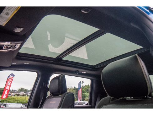 Used 2022 RAM 1500 Laramie AWD/4WD image 11