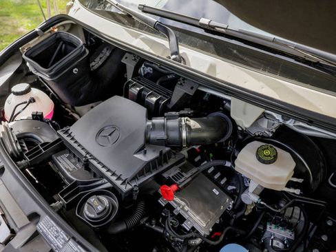 Used 2025 Mercedes-Benz Sprinter 2500 image 22