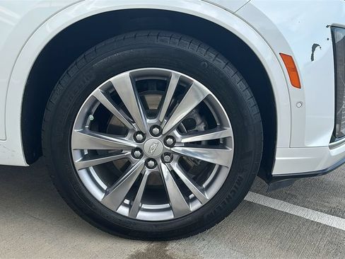 Used 2024 Cadillac XT6 Premium Luxury w/ Technology Package FWD image 16