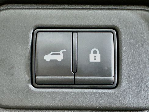Used 2025 Nissan Rogue SV AWD/4WD image 29