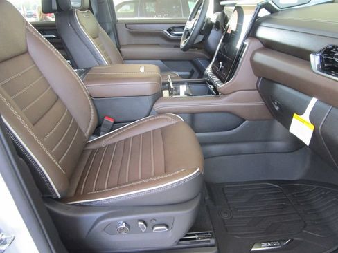 New 2026 GMC Yukon XL Denali Ultimate w/ LPO, Floor Liner Package AWD/4WD image 26