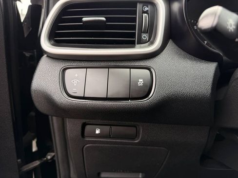 Used 2018 Kia Sorento FWD image 24