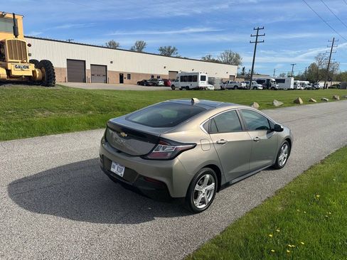 Used 2017 Chevrolet Volt LT w/ Comfort Package FWD image 3