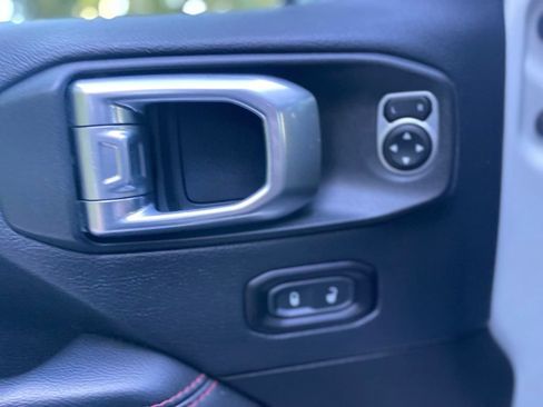 Used 2018 Jeep Wrangler Unlimited Rubicon AWD/4WD image 9