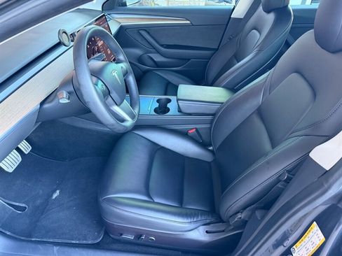 Used 2022 Tesla Model 3 Performance image 9