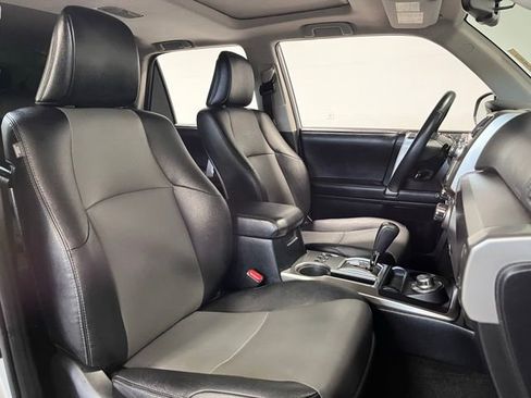 Used 2018 Toyota 4Runner SR5 Premium image 10