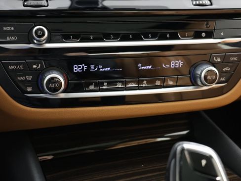 Used 2023 BMW 530i xDrive image 31