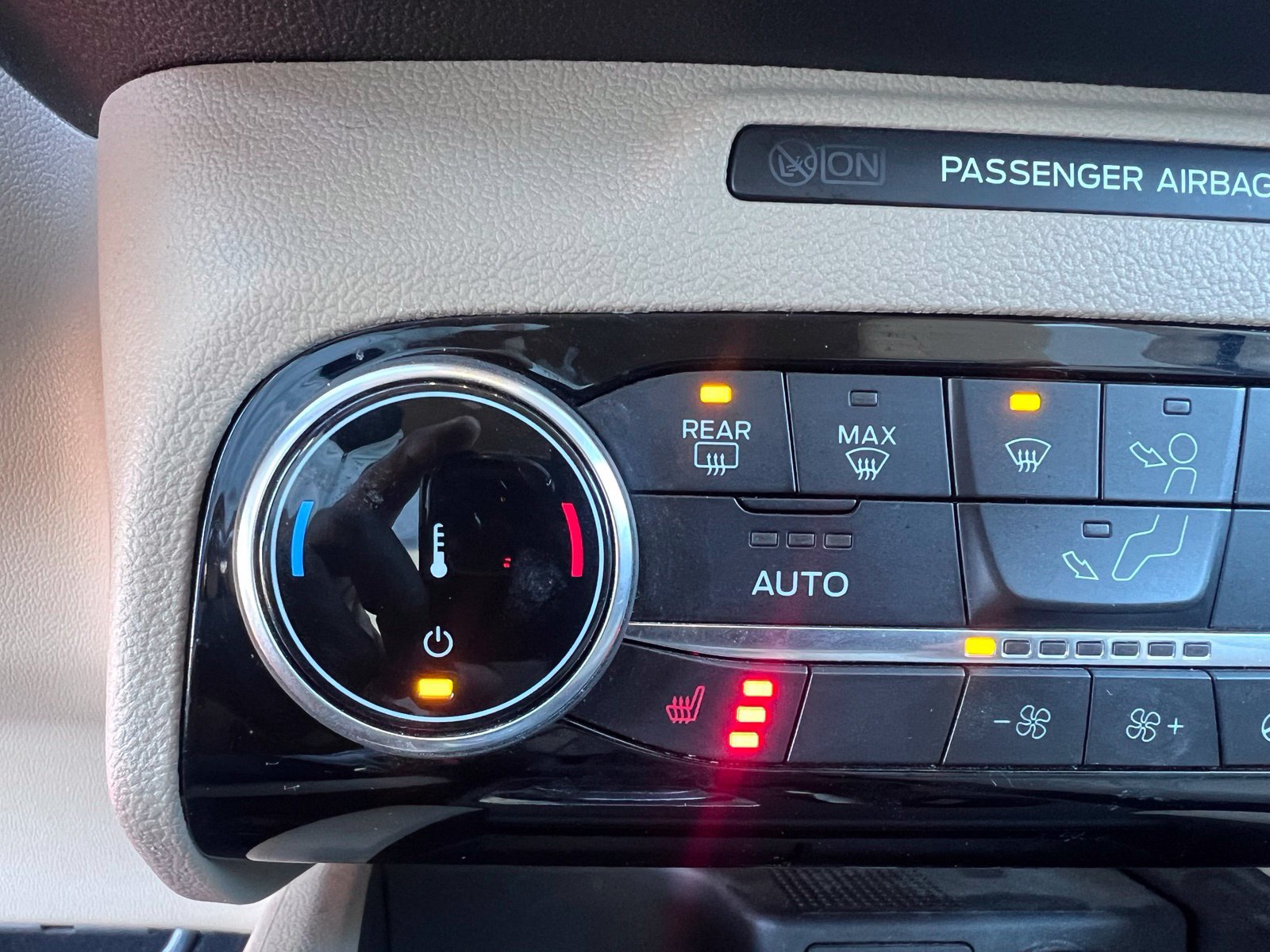 Used 2022 Ford Escape SE w/ Convenience Package FWD image 28