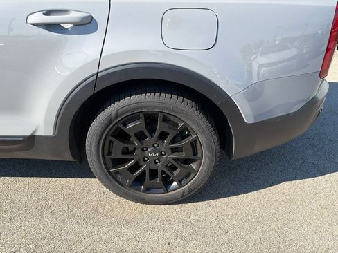 Used 2022 Kia Telluride EX w/ EX Premium Package AWD/4WD image 11