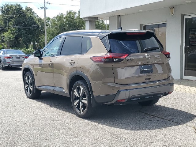Certified 2025 Nissan Rogue SL w/ SL Premium Package FWD image 2