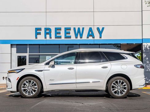 Used 2023 Buick Enclave Avenir FWD image 2