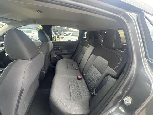 Used 2025 Nissan Kicks SV AWD/4WD image 23