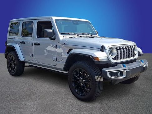Used 2024 Jeep Wrangler Unlimited Sahara AWD/4WD image 3