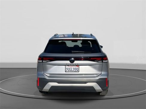 Used 2025 Volkswagen Tiguan S image 5