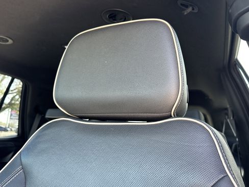 Used 2022 GMC Yukon SLT w/ SLT Luxury Package image 25