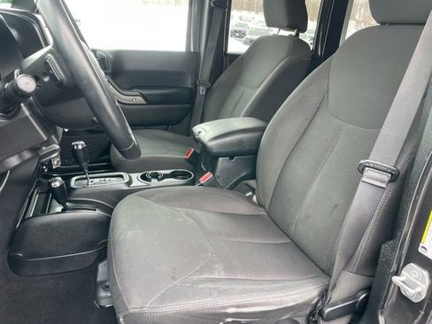Used 2018 Jeep Wrangler Unlimited Sport image 7