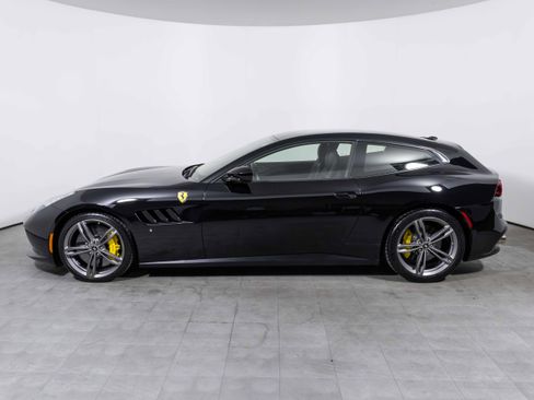 Used 2019 Ferrari GTC4Lusso image 6