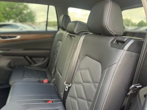 Certified 2025 Volkswagen Atlas SE image 10