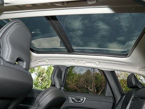 New 2026 Volvo XC60 B5 Ultra w/ Climate Package AWD/4WD image 30