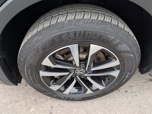 Certified 2023 Volkswagen Tiguan S image 9