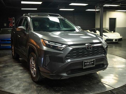 Used 2022 Toyota RAV4 XLE w/ Convenience Package FWD image 5