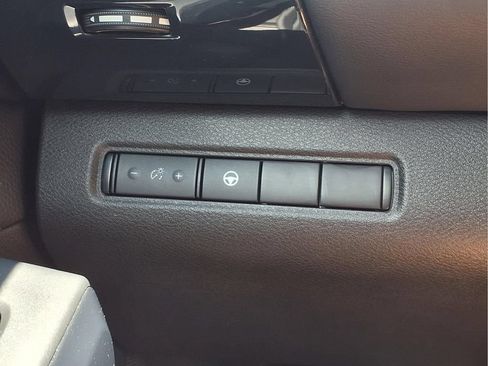 Used 2024 Nissan Pathfinder SV FWD image 11