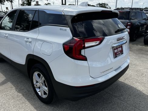 Used 2024 GMC Terrain SLE FWD image 8