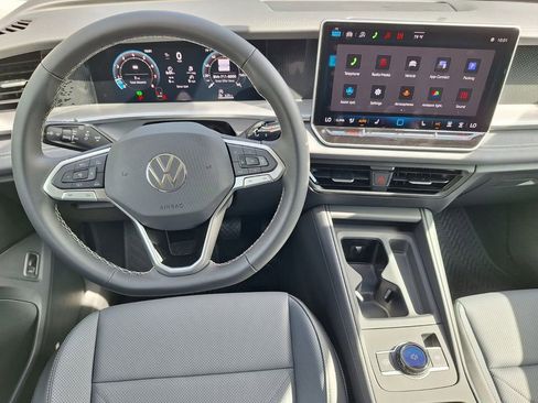 New 2026 Volkswagen Tiguan SE image 22