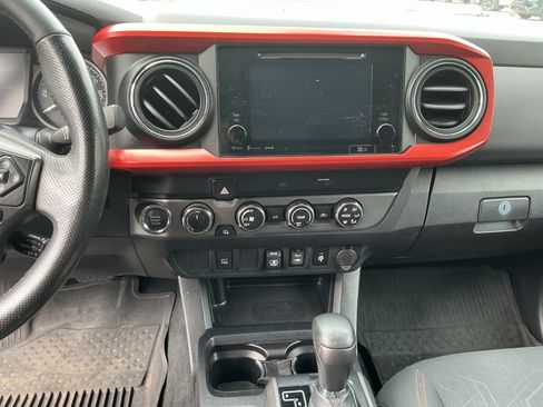 Used 2019 Toyota Tacoma TRD Sport AWD/4WD image 13