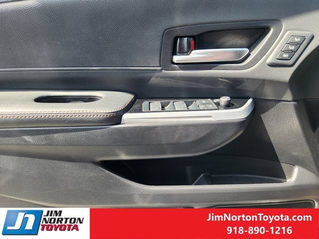 Used 2025 Toyota Sienna Platinum FWD image 24