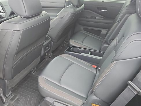 Used 2024 Nissan Pathfinder SL w/ SL Premium Package AWD/4WD image 15
