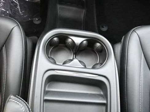 New 2027 Chrysler Pacifica Select AWD/4WD image 22