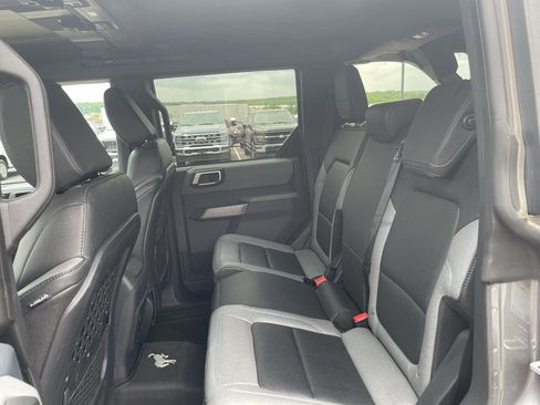 Used 2023 Ford Bronco Black Diamond w/ Sasquatch Package AWD/4WD image 12