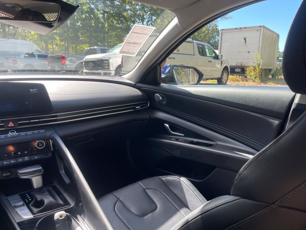 Used 2022 Hyundai Elantra Limited FWD image 10