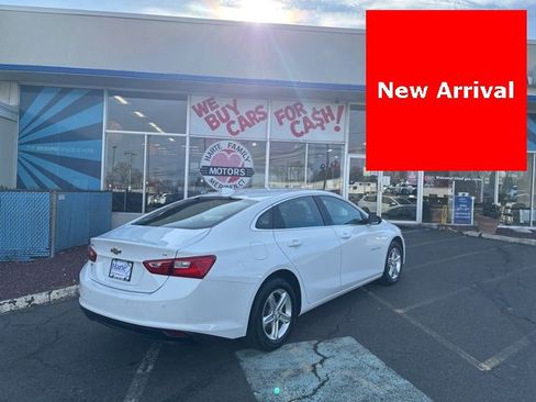Used 2024 Chevrolet Malibu LT image 2