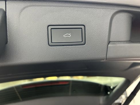 New 2025 Volkswagen Atlas SE image 28