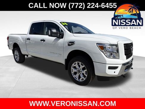 Used 2024 Nissan Titan SV w/ SV Convenience Package image 1