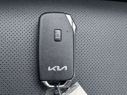 Used 2025 Kia Sportage EX FWD image 30