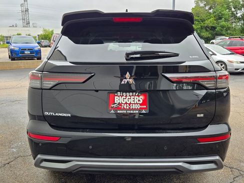New 2025 Mitsubishi Outlander SE image 11