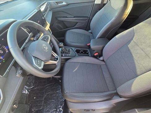 New 2026 Volkswagen Taos SE image 4