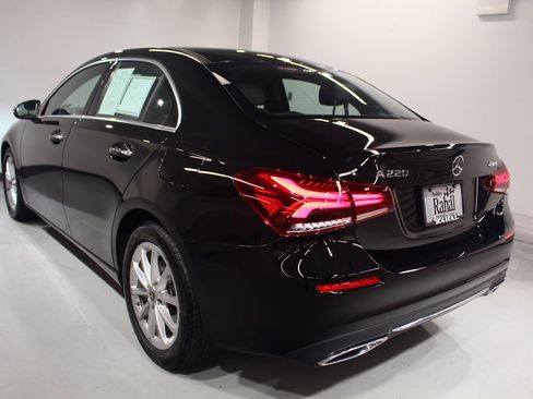 Used 2022 Mercedes-Benz A 220 4MATIC image 13