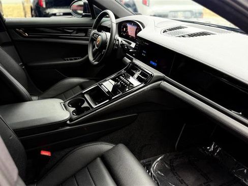Used 2025 Porsche Panamera 4 w/ Premium Package image 28