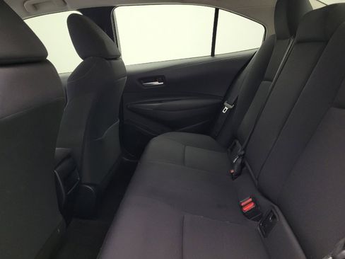 Used 2021 Toyota Corolla LE image 18